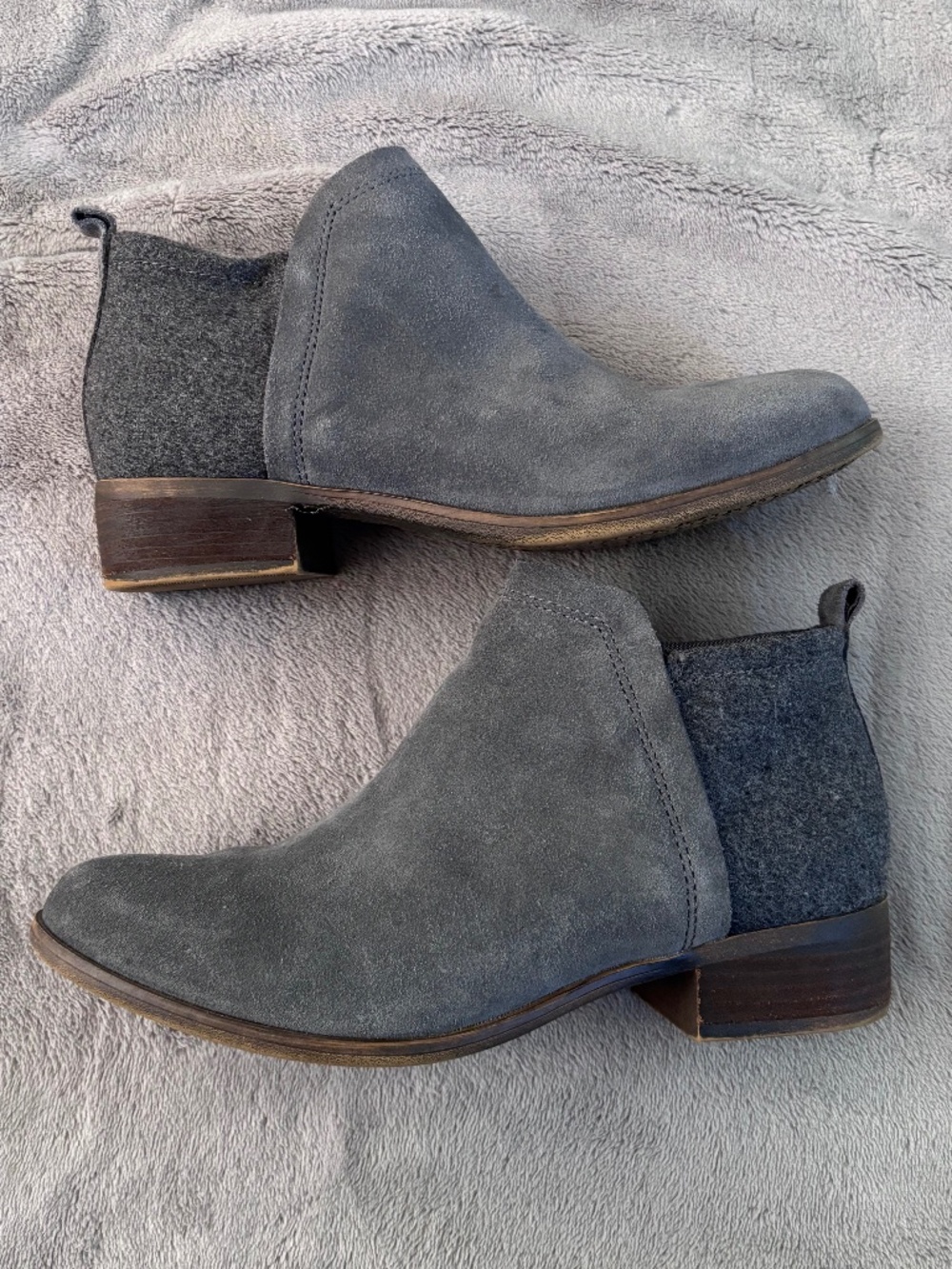 TOMS Gray Suede Ankle Boots Shoes Women's Size 7.5 Wool Back Side Zip